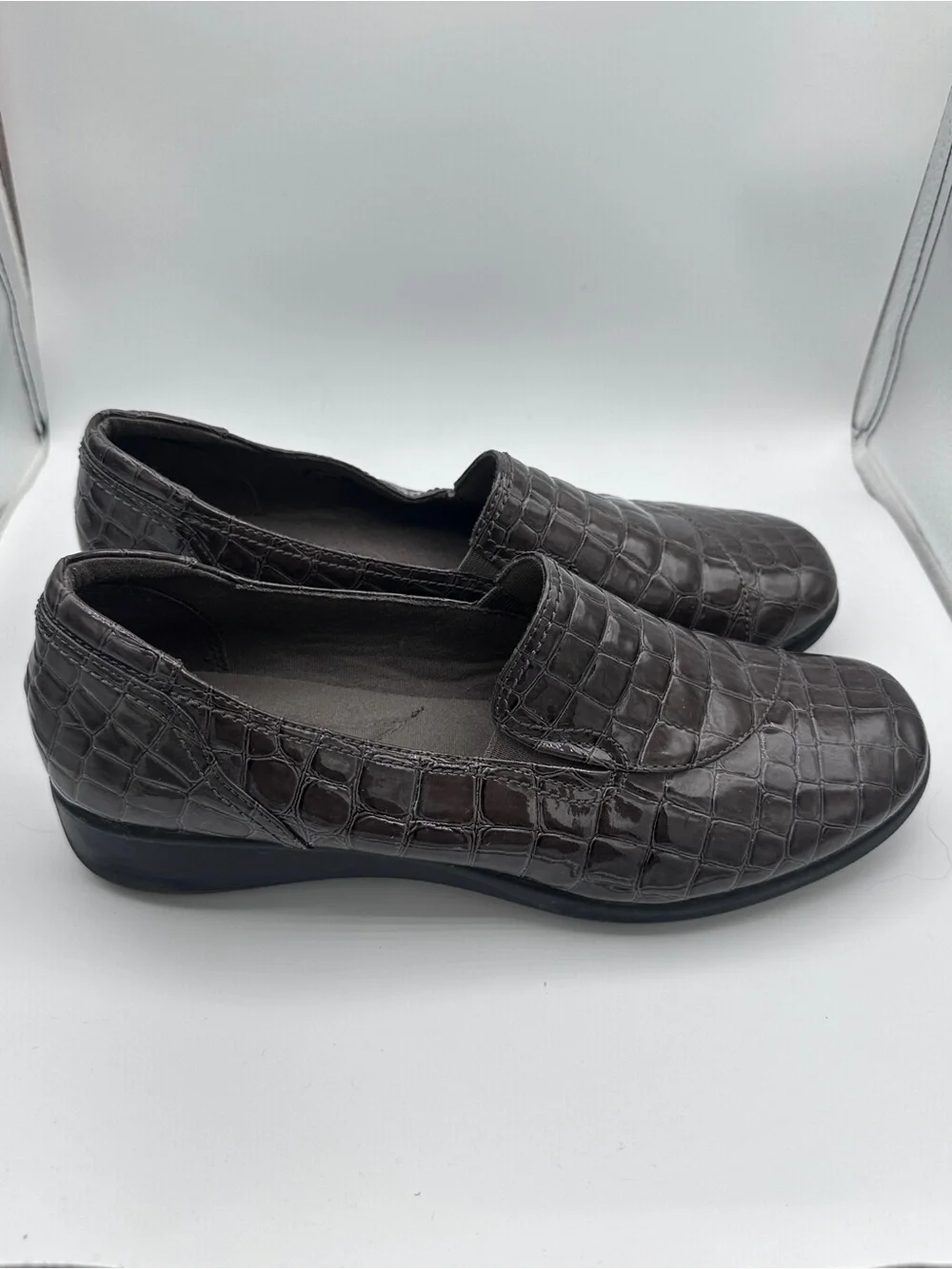 Clark’s Bendable Faux Croc-Embossed Slip-On Wedge Loafers in Dark Brown Size 11